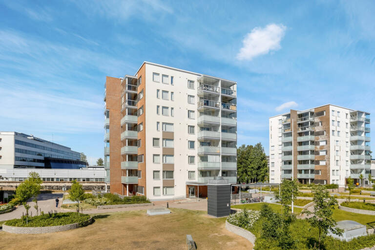 Julkisivukuva 1