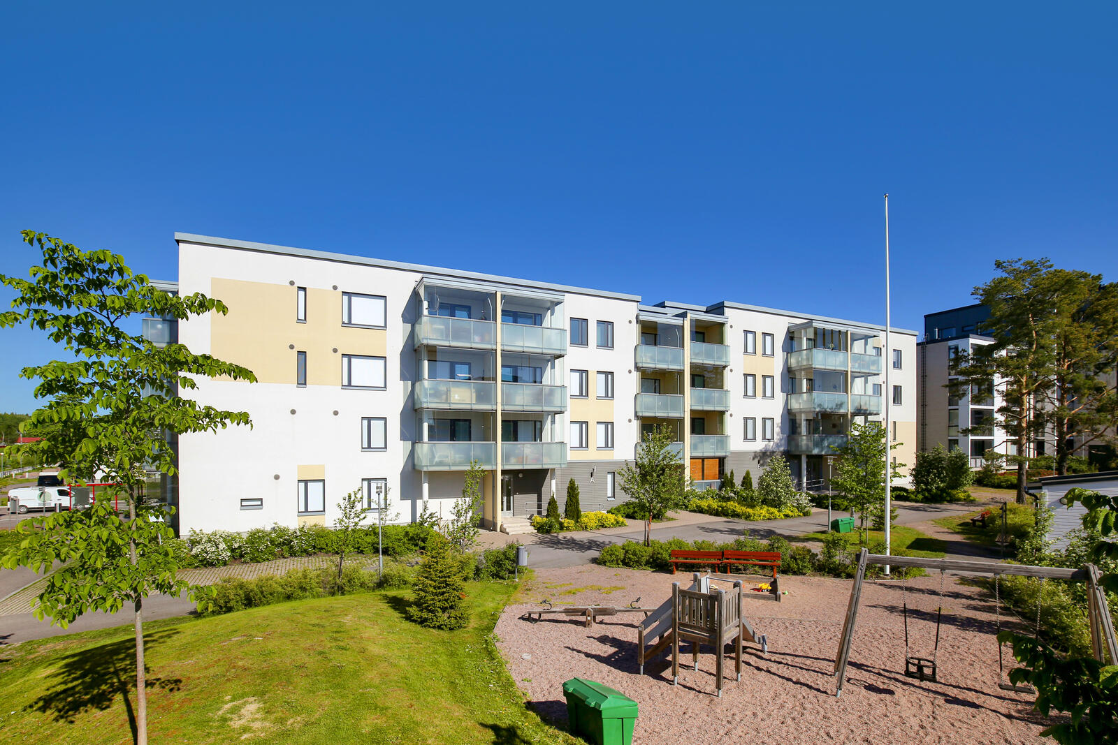 Julkisivukuva 1
