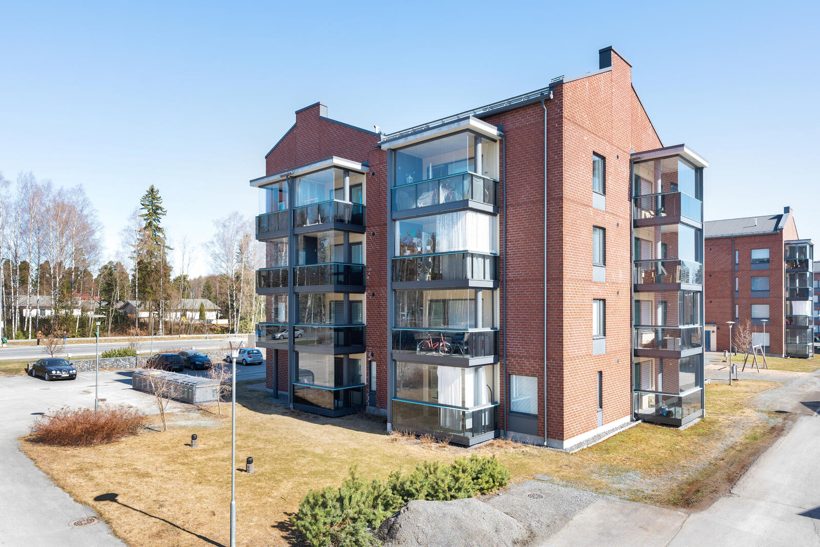 Julkisivukuva 1