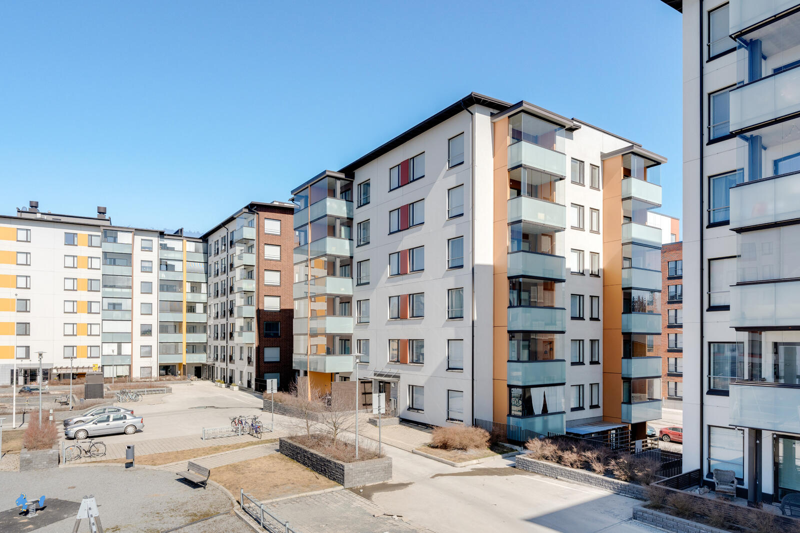 Pääkuva: julkisivu.