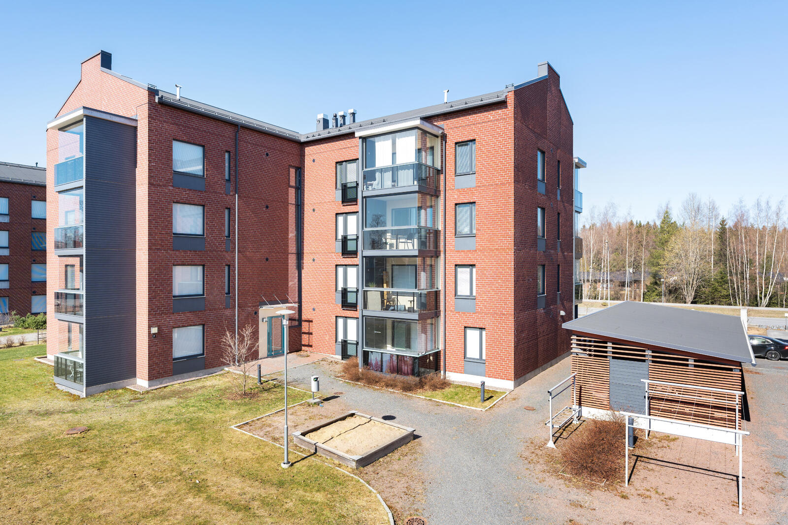 Pääkuva: julkisivukuva.