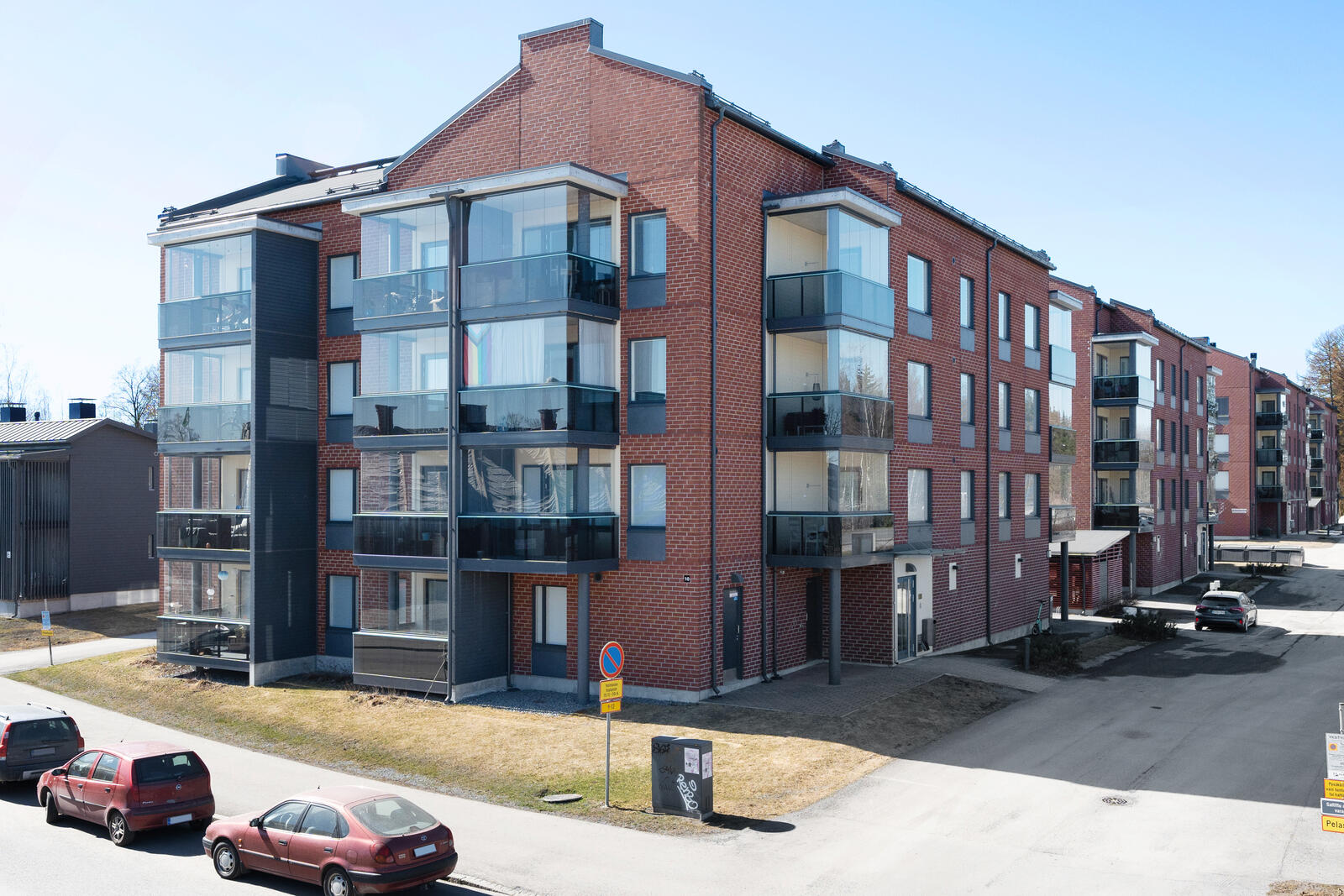 Pääkuva: julkisivu.