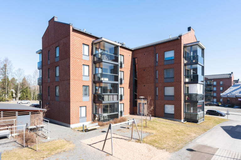Julkisivukuva 1