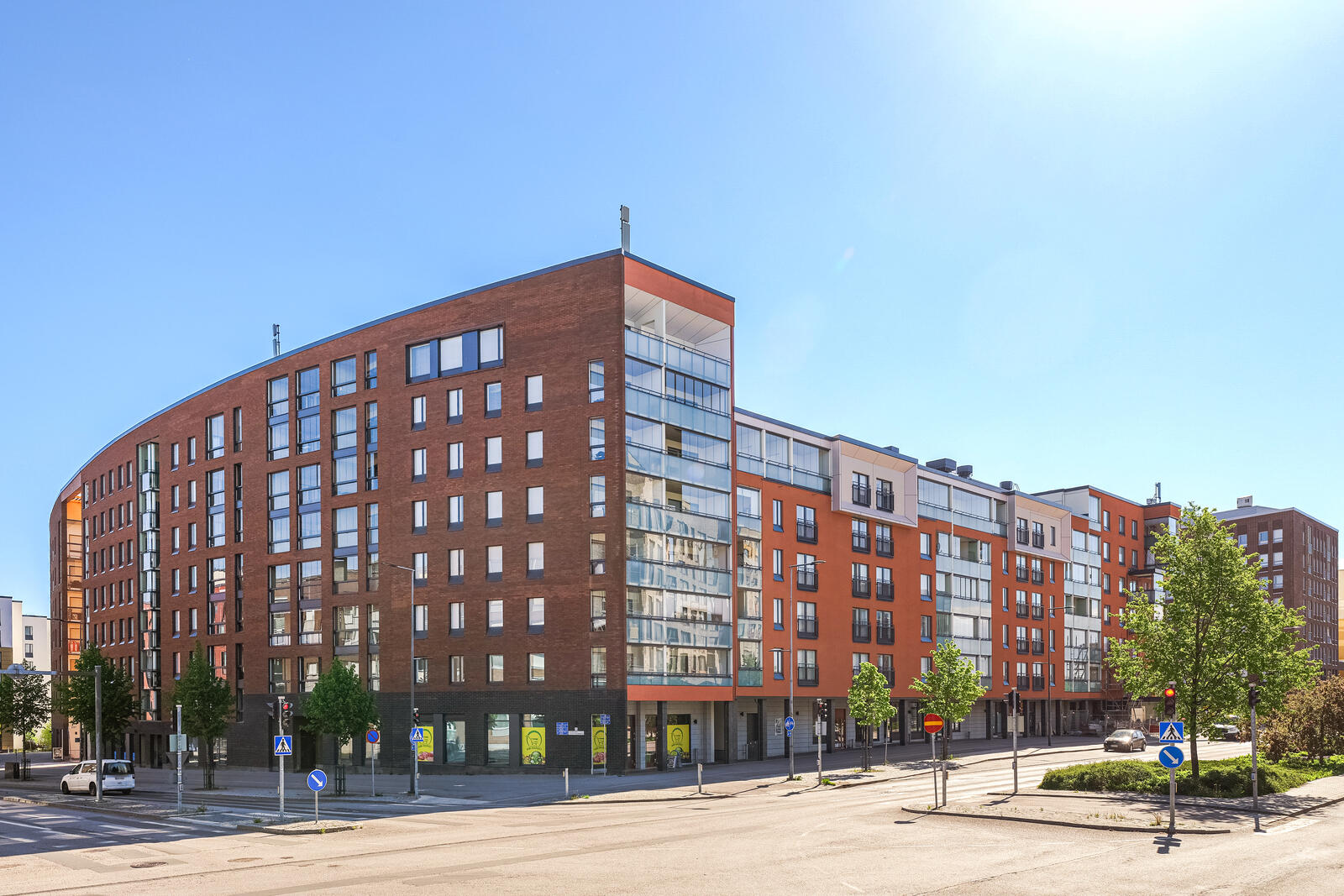 Julkisivukuva 1