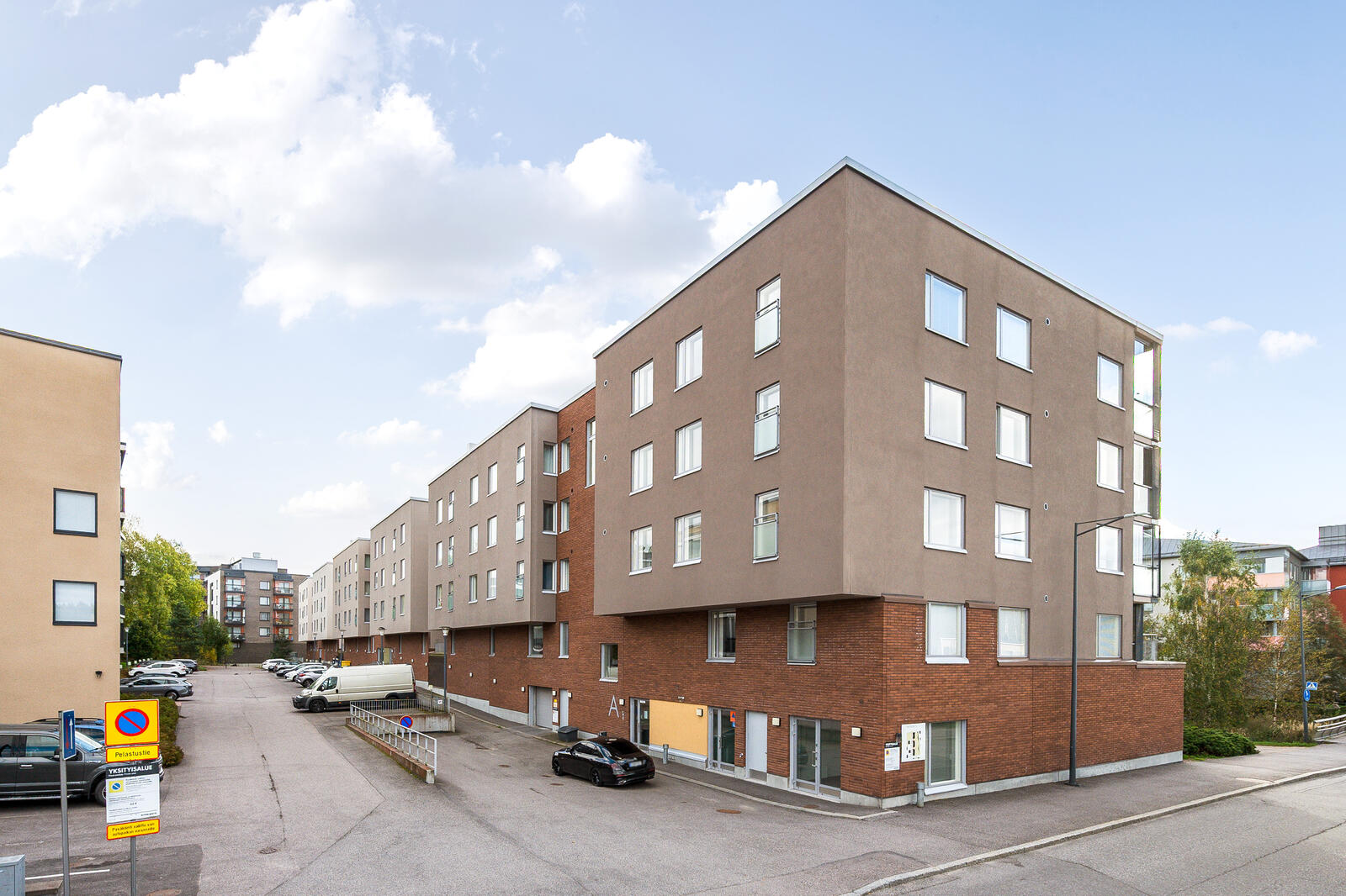 Julkisivukuva 1