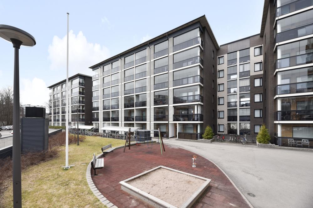 Julkisivukuva 2