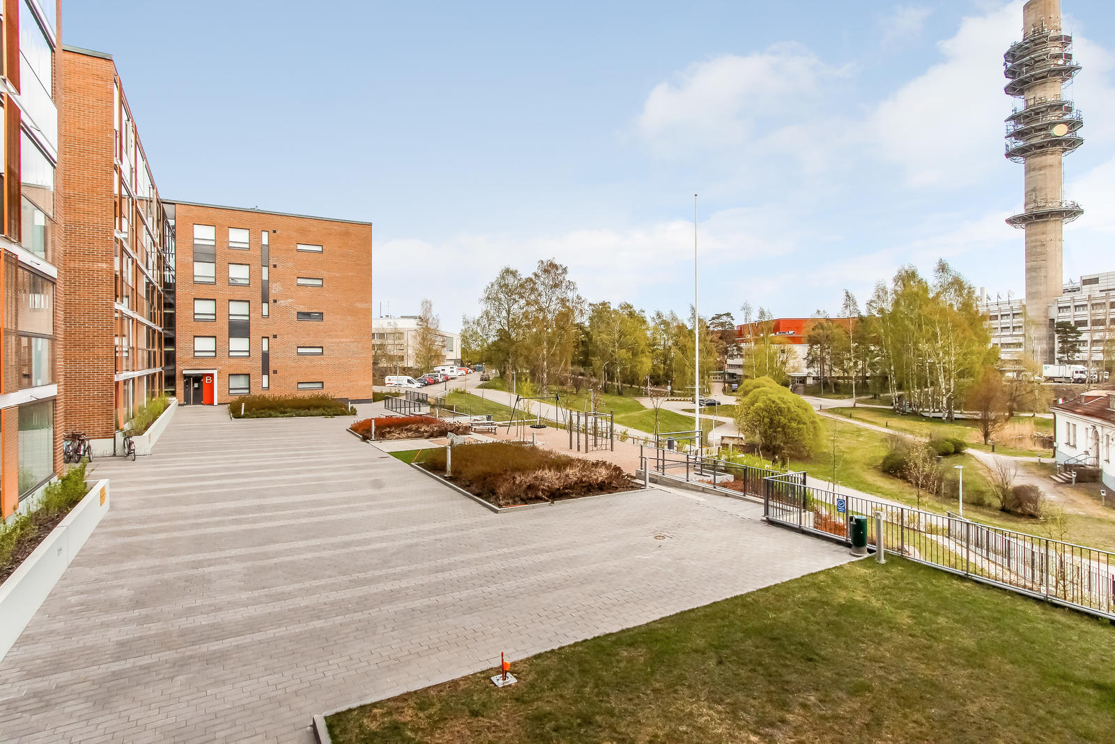Julkisivukuva 4
