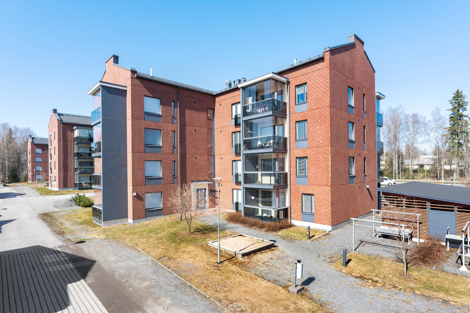 Pääkuva: julkisivukuva.